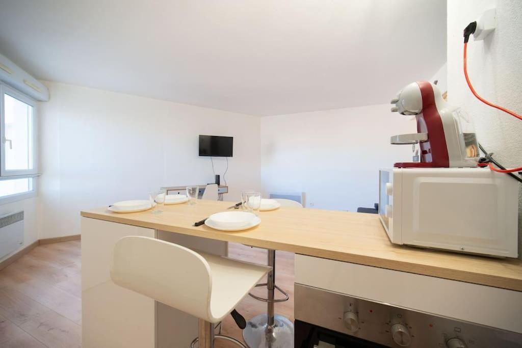 Fully Equipped Apartment 2 To 4 People St Charles Marseille Exterior photo